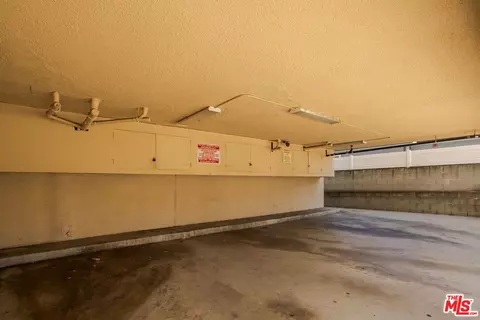 Exterior - 122 N Cedar St, Glendale, CA 91206 photo 13 of 15