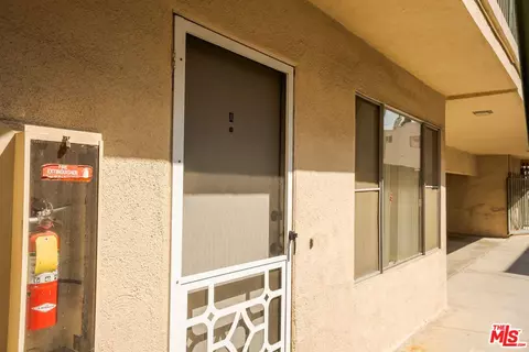 Exterior - 122 N Cedar St, Glendale, CA 91206 photo 3 of 15