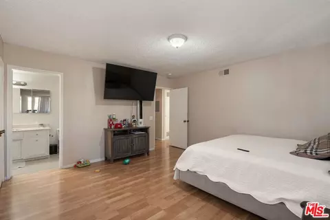 Bedroom - 122 N Cedar St, Glendale, CA 91206 photo 9 of 10
