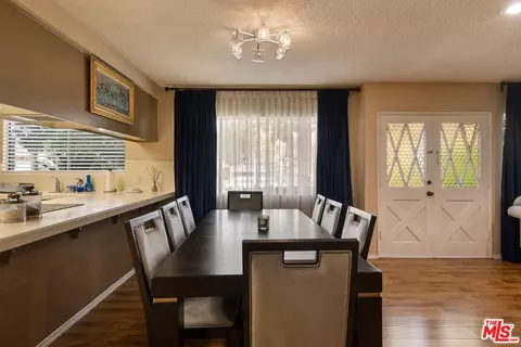 Dining - 122 N Cedar St, Glendale, CA 91206 photo 4 of 8