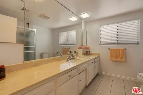 Bath - 122 N Cedar St, Glendale, CA 91206 photo 4 of 8