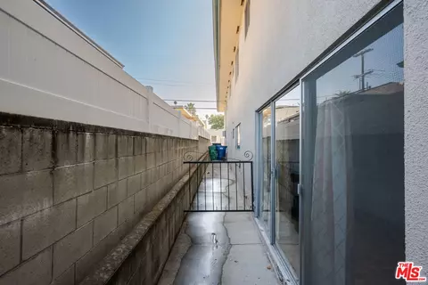 Exterior - 122 N Cedar St, Glendale, CA 91206 photo 4 of 15