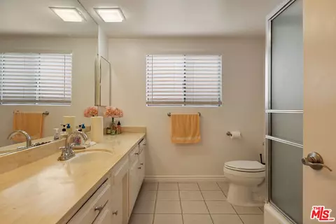 Bath - 122 N Cedar St, Glendale, CA 91206 photo 5 of 8