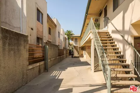 Exterior - 122 N Cedar St, Glendale, CA 91206 photo 10 of 15