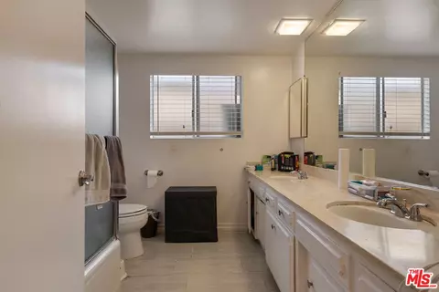 Bath - 122 N Cedar St, Glendale, CA 91206 photo 3 of 8