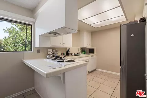 Kitchen - 122 N Cedar St, Glendale, CA 91206 photo 10 of 13