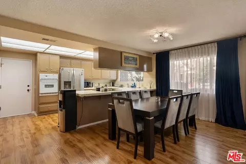 Dining - 122 N Cedar St, Glendale, CA 91206 photo 5 of 8
