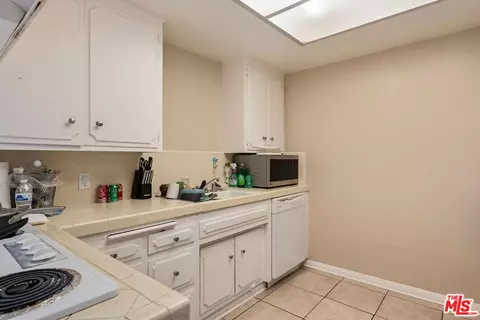 Kitchen - 122 N Cedar St, Glendale, CA 91206 photo 12 of 13
