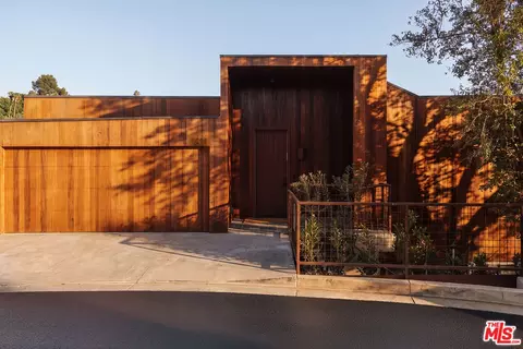 5698 Holly Oak Dr, Los Angeles, CA 90068