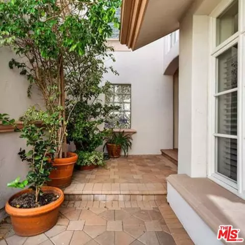 12699 Promontory Rd, Los Angeles, CA 90049