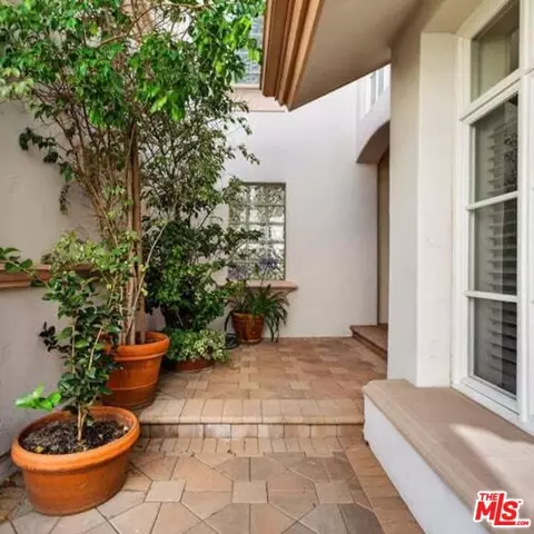 12699 Promontory Rd, Los Angeles, CA 90049