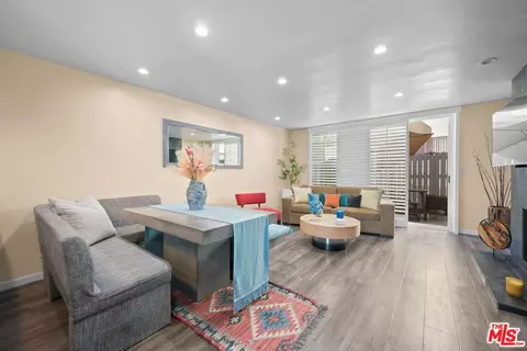 5951 Canterbury Dr #20, Culver City, CA 90230