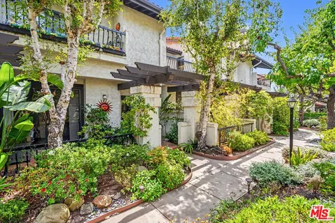 17204 Palisades Cir, Pacific Palisades, CA 90272
