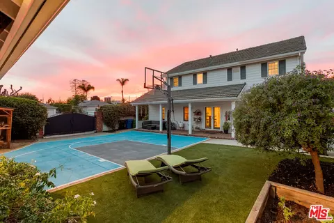 8426 Flight Ave, Los Angeles, CA 90045