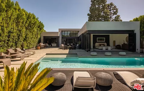 7139 Macapa Dr, Los Angeles, CA 90068