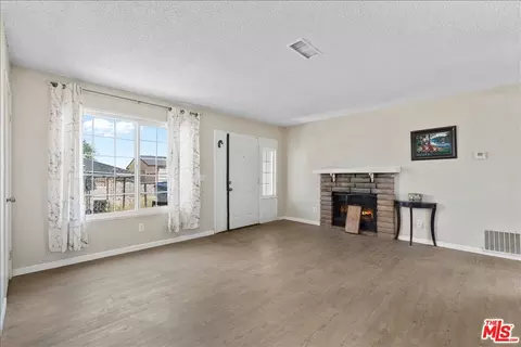 Living - 40611 178th St, Lancaster, CA 93535 photo 1 of 3