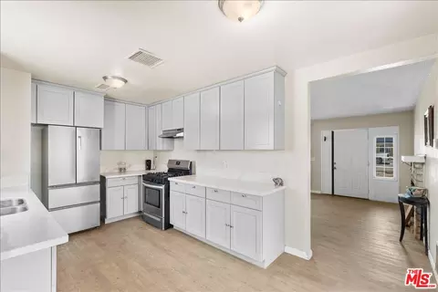 Kitchen - 40611 178th St, Lancaster, CA 93535 photo 1 of 4