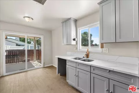 Kitchen - 40611 178th St, Lancaster, CA 93535 photo 3 of 4