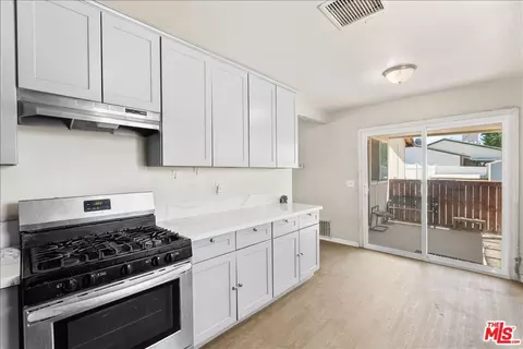 Kitchen - 40611 178th St, Lancaster, CA 93535 photo 4 of 4