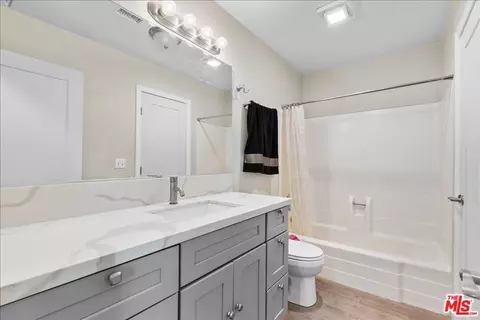 Bath - 40611 178th St, Lancaster, CA 93535 photo 1 of 2