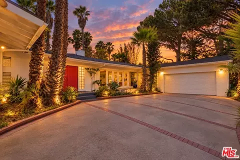 8364 Mulholland Dr, Los Angeles, CA 90046
