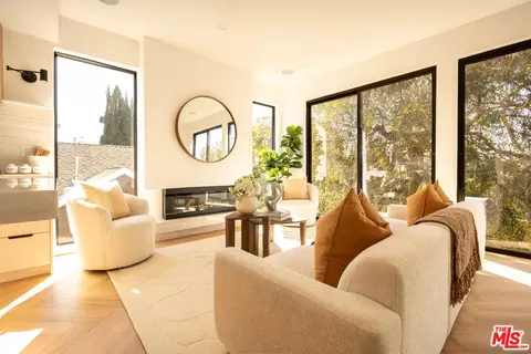 839 Waterloo St, Los Angeles, CA 90026