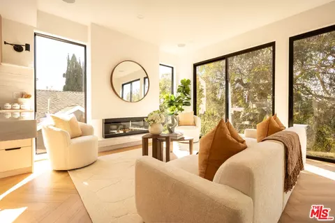 839 Waterloo St, Los Angeles, CA 90026