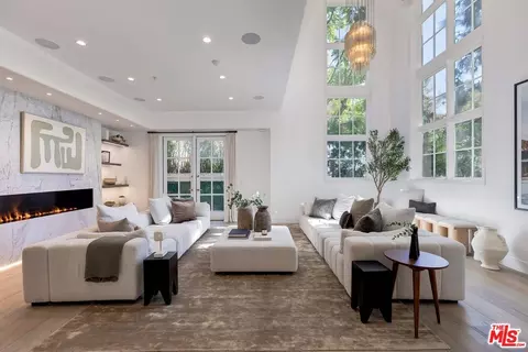 11500 San Vicente Blvd #221, Los Angeles, CA 90049