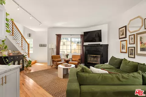 4192 Marcasel Ave #2, Los Angeles, CA 90066