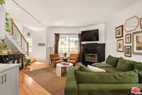 4192 Marcasel Ave #2, Los Angeles, CA 90066