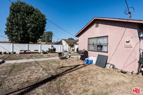 Exterior - 14331 S Cahita Ave, Compton, CA 90220 photo 3 of 4