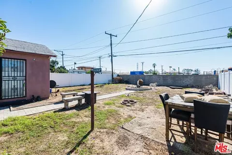 Exterior - 14331 S Cahita Ave, Compton, CA 90220 photo 1 of 4