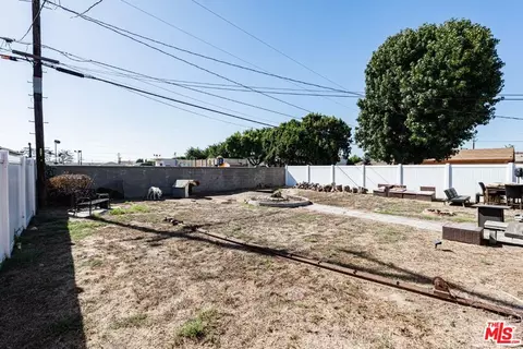 Exterior - 14331 S Cahita Ave, Compton, CA 90220 photo 4 of 4