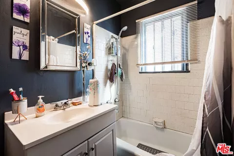 Bath - 14331 S Cahita Ave, Compton, CA 90220 photo 1 of 3