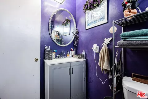 Bath - 14331 S Cahita Ave, Compton, CA 90220 photo 2 of 3