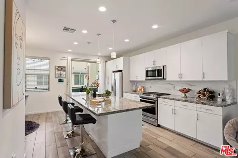 19547 Cardigan Dr, Northridge, CA 91324