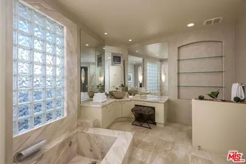 Bath - 3523 Padaro Ln, Carpinteria, CA 93013 photo 3 of 3
