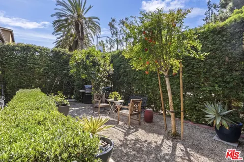 350 N San Vicente Blvd, West Hollywood, CA 90048