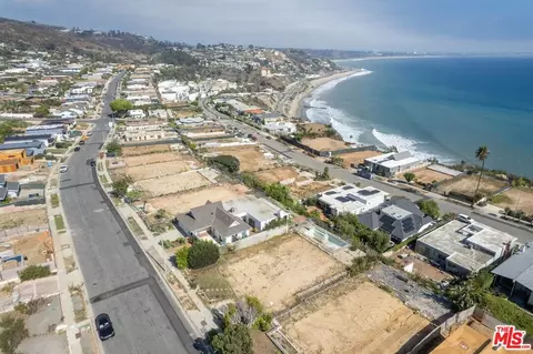 18414 Wakecrest Dr, Malibu, CA 90265