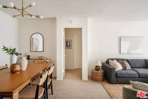 355 S Los Robles Ave #210, Pasadena, CA 91101