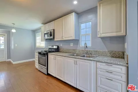 Entry Way - 512 E Tujunga Ave, Burbank, CA 91501 photo 1 of 4