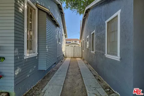 Exterior - 512 E Tujunga Ave, Burbank, CA 91501 photo 6 of 7