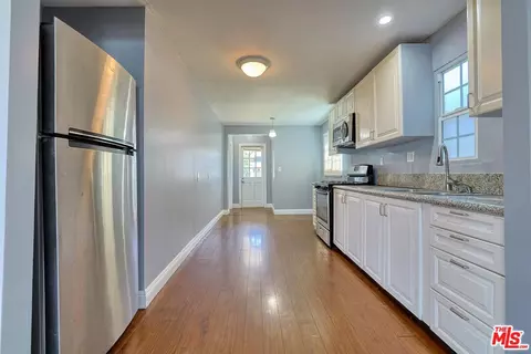 Entry Way - 512 E Tujunga Ave, Burbank, CA 91501 photo 2 of 4