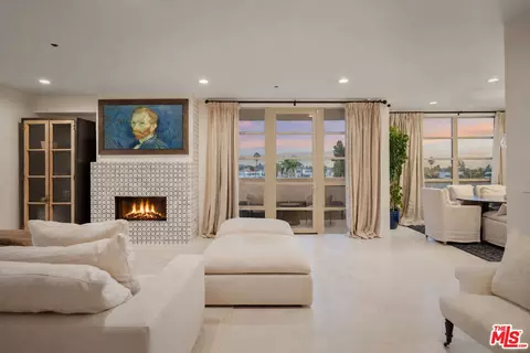 870 Haverford Ave #303, Pacific Palisades, CA 90272