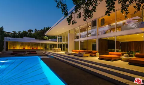 400 Castle Pl, Beverly Hills, CA 90210