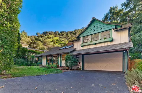 9816 Easton Dr, Beverly Hills, CA 90210