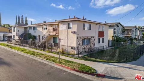 7305 Variel Ave, Canoga Park, CA 91303
