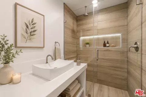 Bath - 1912 E 122nd St, Compton, CA 90222 photo 1 of 1