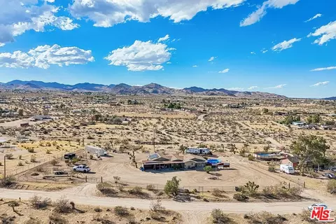 View/Area - 692 Tahoe Ave, Yucca Valley, CA 92284 photo 7 of 13