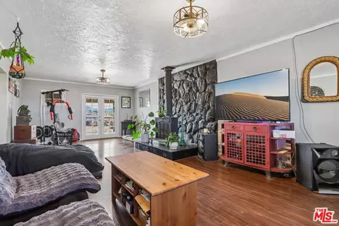 Living - 692 Tahoe Ave, Yucca Valley, CA 92284 photo 2 of 2
